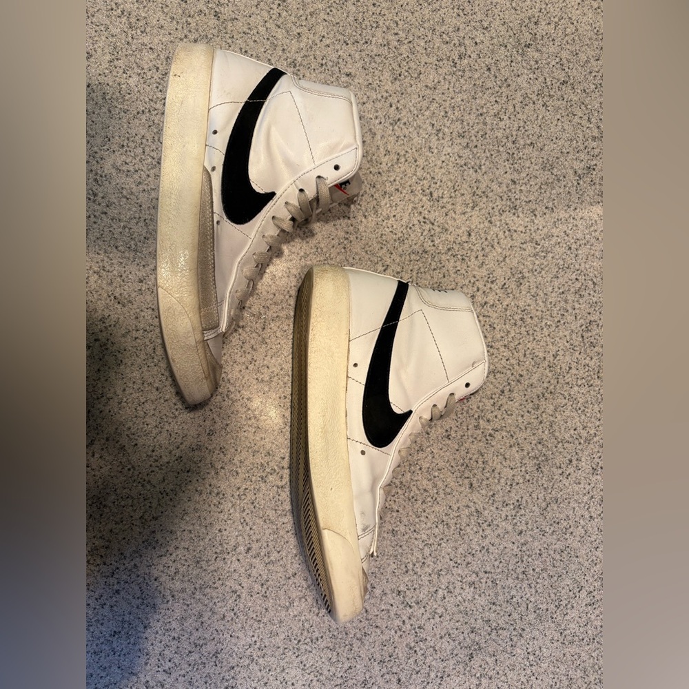 Womens 7.5 Nike Blazers